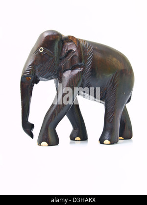 Ein hölzerner Elefant-Kunsthandwerk aus dem Norden von Thailand Stockfoto