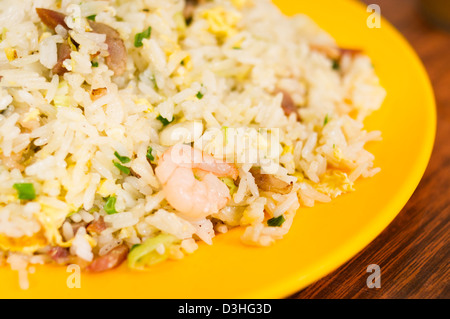 Yang Zhou gebratener Reis, eine gemeinsame chinesisches Gericht auf der Speisekarte. Stockfoto