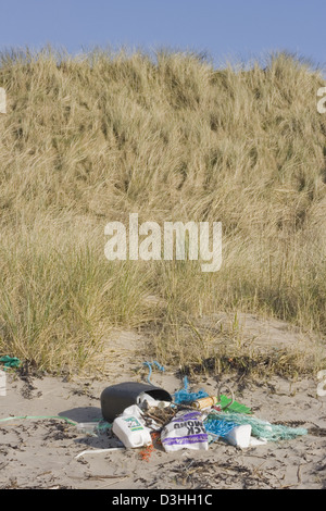 Müll am Strand Stockfoto