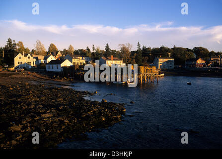 Elk282-1890 Maine, Gezeiten-Shoreline Bass Harbor, Mount Desert Island Stockfoto