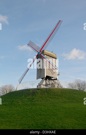 Hölzerne Windmühle benannt Sint-Janshuis (1770). Historischen Zentrum von Brügge (UNESCO Weltkulturerbe), West-Flandern, Belgien Stockfoto