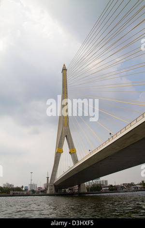 Mega-Sling-Brücke, Rama 8, In Bangkok Thailand Stockfoto