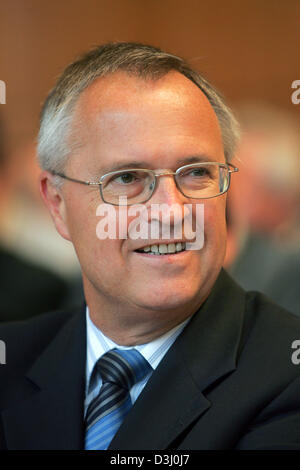 (Dpa) - Bundesminister der Finanzen Hans Eichel (SPD), während der Einweihung des neuen Bürgermeisters von Kassel, Deutschland, 22. Juli 2005 abgebildet. Foto: Uwe Zucchi Stockfoto