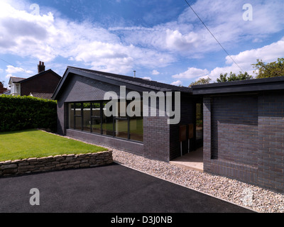 Hollins Lane, Marple Bridge, Großbritannien. Architekt: Roz Barr Architekten, 2012. Größte Höhe schräg. Stockfoto