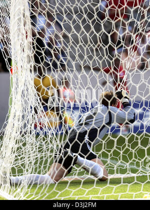 (Dpa) - das Bild zeigt deutsche Torhüter Jens Lehmann in der Gruppe ein Spiel der FIFA Confederations Cup Turnier Tunesien - Deutschland in Köln, Deutschland, 18. Juni 2005. Stockfoto