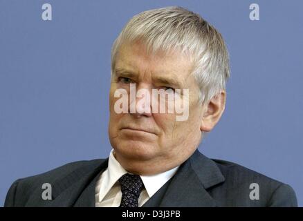 (Dpa) - Bundesinnenminister Otto Schily in Berlin, 5. November 2003 abgebildet. Stockfoto