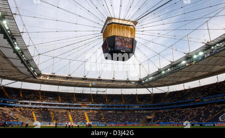 (Dpa) - Überblick über die Commerzbank-Arena vor dem Eröffnungsspiel der FIFA-Konföderationen-Pokal zwischen Deutschland und Australien in Frankfurt am Main, 15. Juni 2005. Stockfoto