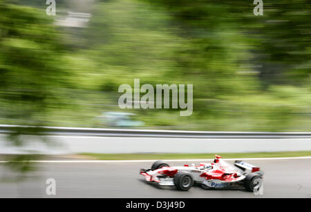 (Dpa) - italienische Formel1-Fahrer Jarno Trulli von Toyota in Aktion beim dritten Training an der kanadischen Formel Ona Rennstrecke Gilles Villeneuve in Montreal, Kanada, 11. Juni 2005. Der Formel 1 Grand Prix von Kanada beginnt hier am Sonntag, 12. Juni 2005. Stockfoto