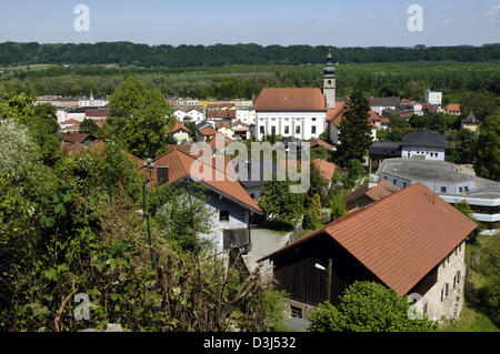 (Dpa) - Blick auf Tittmoning, Deutschland, 25. Mai 2005. Joseph Ratzinger, später Kardinal und gegenwärtigen Papst Benedikt XVI., lebte hier von 1929 bis 1932. Stockfoto