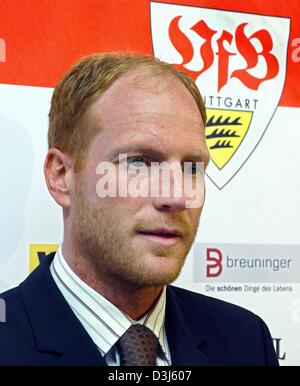 (Dpa) - Matthias Sammer als neuen Cheftrainer für deutsche Fußballverein VFB Stuttgart in Stuttgart, Deutschland, 31. Mai 2004 eingeführt. Der 36 Jahre alte ehemalige deutsche Nationalspieler unterschrieb einen Vertrag bis 2007 und Felix Magath, der Trainer Liga Rivalen FC Bayern München ging auf gelingt. Sammer und seinem ehemaligen Team Borussia Dortmund hatte Sammers Vertrag gekündigt, die bis 20 Uhr lief Stockfoto