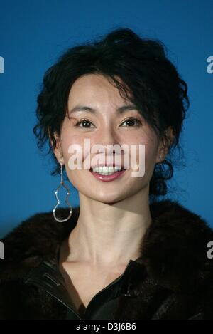 (Dpa) - chinesische Schauspielerin Maggie Cheung im Bild während der 57. Filmfestspiele in Cannes, Frankreich, 22. Mai 2004. Sie gewann den Best Actress Award für ihre Rolle in "Clean". Stockfoto