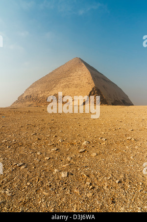 Bent Pyramid gebaut unter alten Reiches Pharao Sneferu (2600 v. Chr.), Dahshur, Ägypten Stockfoto