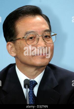 (Dpa) - Chinas Premierminister Wen Jiabao in ein Bild während eines Besuchs in Deutschland am Kanzleramt in Berlin, 3. Mai 2004. Stockfoto