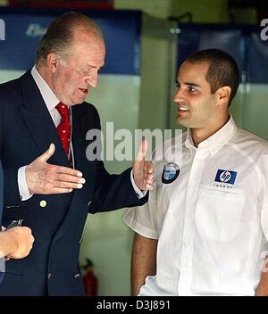 (Dpa) - spanischen König Juan Carlos (L) spricht mit kolumbianischen Formel 1 pilot Montoya von BMW-Williams vor Start des spanischen Grand Prix in der Formel 1 Rennstrecke in Barcelona, Spanien, 9. Mai 2004. Stockfoto