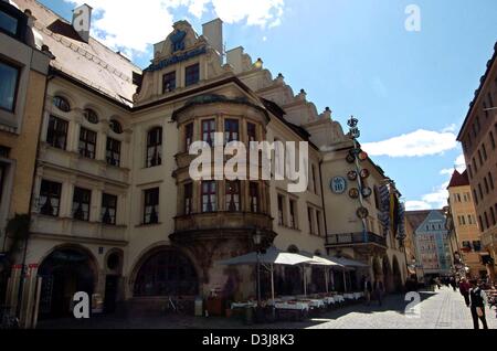 (Dpa) - Blick auf die traditionellen "Hofbrauhaus am Platzl" (königliche Brauerei) in der bayerischen Landeshauptstadt München, 20. April 2004. Stockfoto