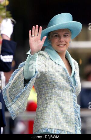 (Dpa) - kommt Prinzessin Laurentien der Niederlande, die kirchliche Trauung des niederländischen Prinzen Johan Friso und seiner Braut Mabel Wisse Smit in der alten Kirche in Delft, Niederlande, 24. April 2004. Stockfoto