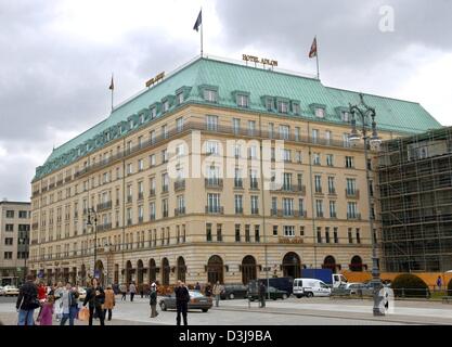 (Dpa) - das Foto zeigt das Hotel Adlon am Pariser Platz in Berlin, Deutschland, 13. April 2004. Stockfoto
