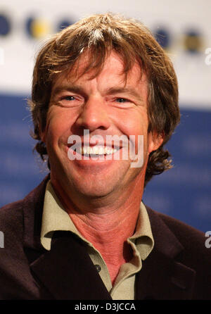 (Dpa) - US-Schauspieler Dennis Quaid im Bild während der Pressekonferenz für die Präsentation des Films "In guter Gesellschaft" (USA) während der 55. Berlinale Internationalen Filmfestspiele in Berlin, Deutschland, 13. Februar 2005. Insgesamt 21 Filme konkurrieren um den goldenen und silbernen Bären Preise auf der Berlinale. Stockfoto