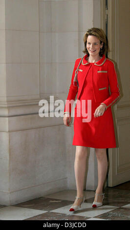 (Dpa) - lächelt schwangere Kronprinzessin Mathilde von Belgien vor ein Mittagessen auf Schloss Laeken in Brüssel, 24. Mai 2005. (Niederlande) Stockfoto