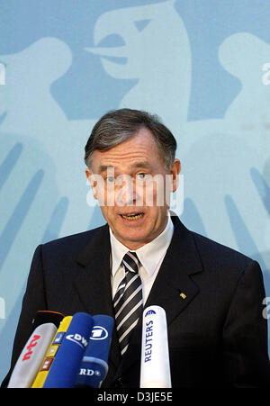 (Dpa) - im Bild der deutsche Bundespräsident Horst Köhler während einer Pressekonferenz in Berlin, 19. April 2005. Stockfoto