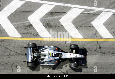 (Dpa) - spanische Formel Eins Fahrer Pedro De La Rosa von McLaren Mercedes fährt seine Rennwagen der Formel-1-Rennstrecke in Imola, Italien, Freitag, 22. April 2005. Der Grand Prix von San Marino wird hier Sonntag, 24. April 2005 gestartet. Stockfoto