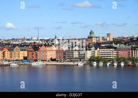 Stockholm, Schweden. Skyline von Kungsholmen Insel von Sodermalm Insel, über Riddarfjarden Kanal gesehen. Stockfoto