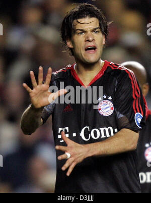 (Dpa) - Proteste FC Bayern Michael Ballack während ihre UEFA Champions League Viertelfinale, ersten Bein-Fußballspiel gegen den FC Chelsea an der Stamford Bridge, London, UK, 6. April 2005. Stockfoto