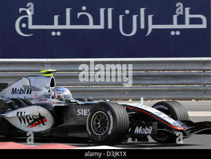 (Dpa) - österreichischer Formel-1-Testfahrer Alexander Wurz (McLaren Mercedes) in Aktion bei der Formel1 verfolgen in der Nähe von Manama, Bahrain, Freitag, 1. April 2005. Der Grand Prix von Bahrain stattfinden am Sonntag, 3. April 2005. Stockfoto