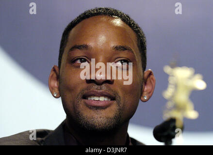 (Dpa) - US-Schauspieler und Sänger Will Smith im Bild bei der Vorstellung der US-Film "Hitch" auf der 55. Berlinale international Filmfestival in Berlin, Deutschland, 18. Februar 2005. Stockfoto