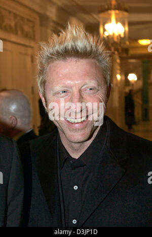 (Dpa) - der ehemalige Tennis-Profis Boris Becker im Bild während der "Cinema for Peace"-Gala im Konzerthaus in Berlin, Deutschland, 14. Februar 2005. Das Charity-Event war eines der Highlights der diesjährigen 55. Berlinale internationales Filmfestival. Erlös geht an UNICEF "Kinder Opfer des Tsunami in Indonesien" Fonds. Stockfoto