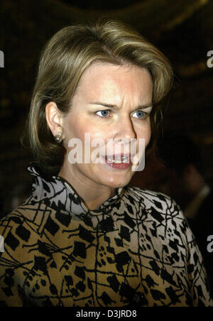 (Dpa) - kommt Kronprinzessin Mathilde von Belgien für den Empfang der belgischen Königsfamilie im königlichen Palast in Brüssel, 24. Januar 2005. Stockfoto