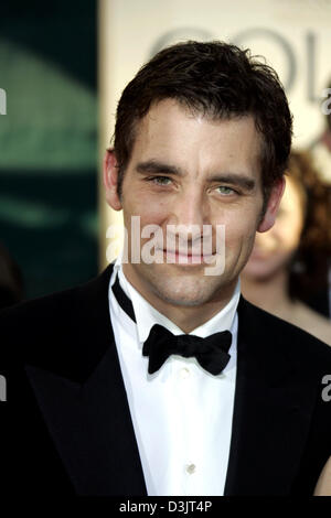 (Dpa) - britische Schauspieler Clive Owen lächelt, als er die 62. annual Golden Globe Awards in Beverly Hills, USA, 16. Januar 2005 besucht. Owen gewann den Award für seine Nebenrolle in dem Film "Closer". Stockfoto