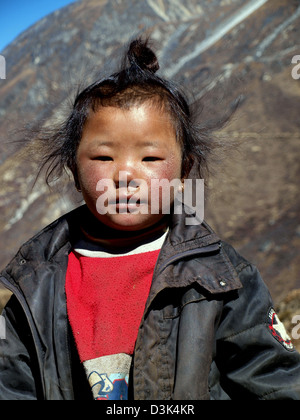 Nepalesische Sherpa junge Mädchen, Solukhumbu Bezirk, Purwanchal, Nepal, Himalaya, Everest-Region. Stockfoto