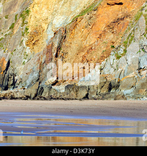 Urlaubsort an der Küste Strand am Marloes Sands Pembrokeshire Coast National Park im Spätsommer Stockfoto