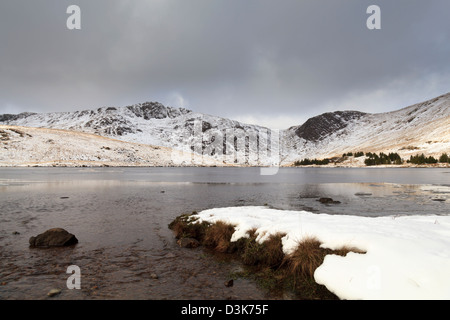 Auf der Suche nach Arcross Llyn Diwaunydd in Richtung Bwlch Rhiw R Ychen an den Flanken der Moel Siabod Stockfoto