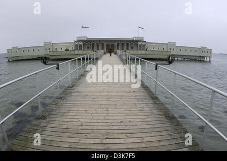 Alte hölzerne Freiluft-Schwimmbäder in Malmö, Schweden Stockfoto