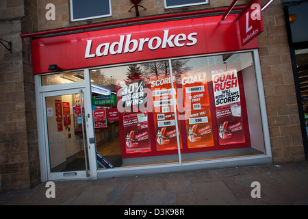 Ladbrokes, Buchmacher, Buchhalter oder Rasenbuchhalter Wettgeschäft, Buchmacher 8 Market St Blackburn Stadtzentrum mit Darwen, Lancashire UK Stockfoto