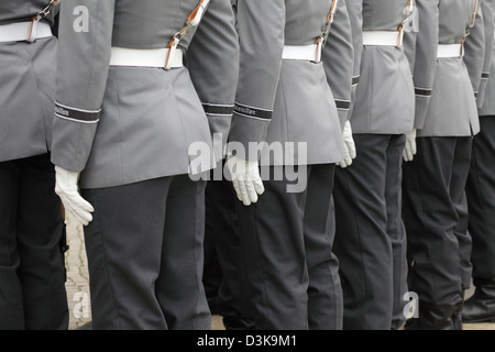 Berlin, Deutschland, Bohren die Soldaten das Wachbataillon im Innenhof des Bundeskanzleramtes Stockfoto