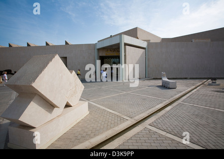 National Museum ist in einem feinen postmodernen Waterfront-Gebäude, der beste Ort für einen Besuch des Landes, Manama, Bahrain beginnen Stockfoto