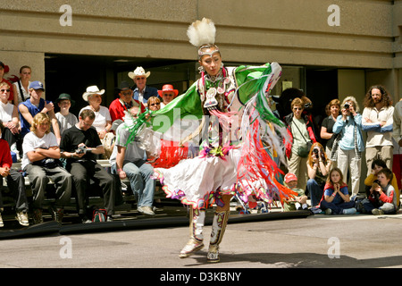 Blackfoot traditionelle Tänzer am Kopf zerschlagen in Buffalo Jump Alberta Kanada Stockfoto