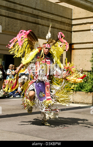 Blackfoot traditionelle Tänzer am Kopf zerschlagen in Buffalo Jump Alberta Kanada Stockfoto