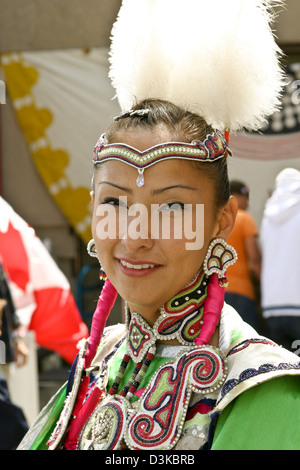 Blackfoot traditionelle Tänzer am Kopf zerschlagen in Buffalo Jump Alberta Kanada Stockfoto