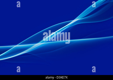 Weißer Rauch auf blauem Hintergrund Stockfoto