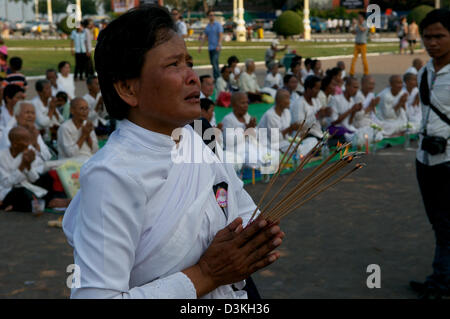 Kambodschaner trauern um König Norodom Sihanouk vor dem Königspalast in Phnom Penh, Kambodscha. Kredit: Kraig Lieb Stockfoto