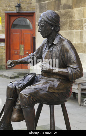 Die Cordwainer Bronze-Statue in Watling Street, City of London, England, UK, GB Stockfoto