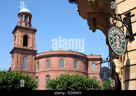 (Dpa) - das Bild vom 13. Juli 2005 zeigt die Paulskirche in Frankfurt Main, Deutschland. Es war der Ort der ersten deutschen Nationalversammlung 1848 und wurde zu einem Symbol der republikanischen und liberalen Deutschland. Foto: Heiko Wolfraum Stockfoto