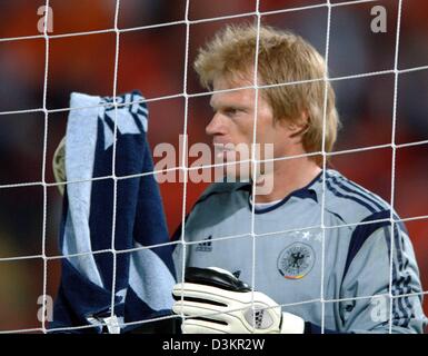 (Dpa) - das Bild zeigt der Torhüter der deutschen Fußball-Nationalmannschaft Oliver Kahn nach dem Freundschaftsspiel Niederlande Vs Deutschland im "De Kuip" Stadion in Rotterdam, Niederlande, 17. August 2005. Das Spiel endete mit einem 2: 2-Unentschieden. Foto: Bernd Weissbrod Stockfoto