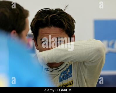 (Dpa) - im Bild italienischer Formel-1-Fahrer Giancarlo Fisichella von Renault während des Trainings von der Formel 1 Grand Prix der Türkei auf der Rennbahn Streckencharakteristik in Istanbul, Türkei, Samstag, 20. August 2005. Fisichella nahm 2. Startposition nach dem Qualifying. Formel 1 Grand Prix der Türkei wird immer am 21. August, Sonntag erstmals stattfinden. Foto: Rol Stockfoto