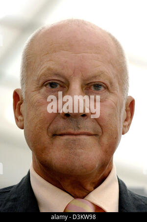 (Dpa) - der britische Star Architekt Sir Norman Foster im Bild während der Eröffnungsfeier der neuen philologischen Bibliothek von der "Freie Universitaet" (freie Universität) in Berlin, Mittwoch, 14. September 2005. Foster entwarf das Gebäude. Foto: Daniel Karmann Stockfoto