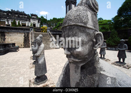 Statuen am Grab von Kaiser Khai Dinh, Hue, Vietnam Stockfoto